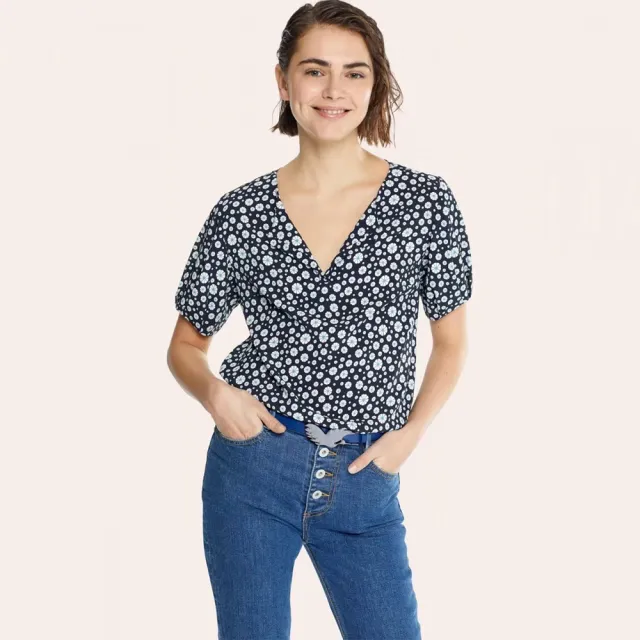 【ICHE 衣哲】Cop.Copine 法國原裝進口黑白花卉V領短袖襯衫上衣