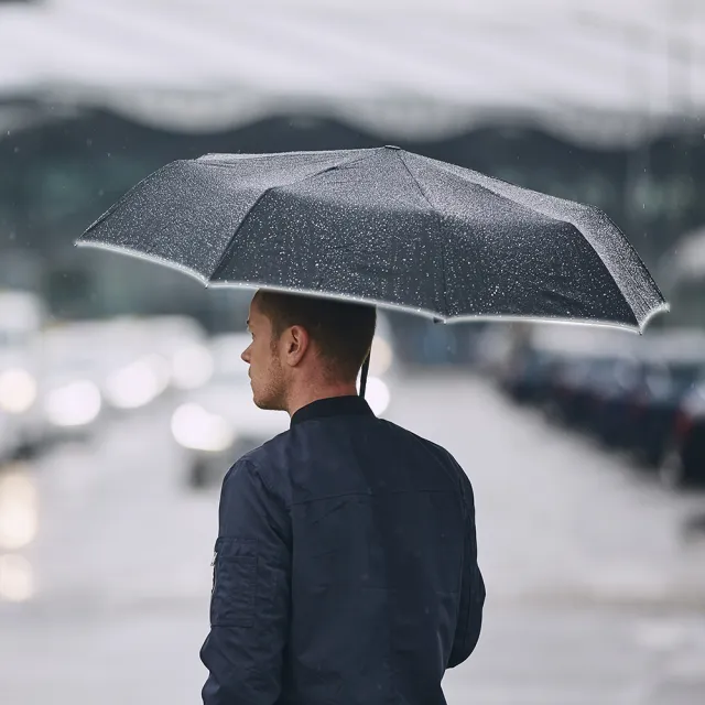【RainCity】2入組 開車必備自動反向傘 鋁合金玻纖10骨抗暴風 黑膠UPF50+防曬晴雨傘 安全反光條車用折疊傘