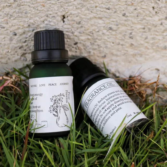 【YMY VOGUE】泰國 Breezy 香氛精油 15ml(6款香味任選/白茶/紅茶/橄欖樹/菸草橘子/梨與小蒼蘭/玫瑰)
