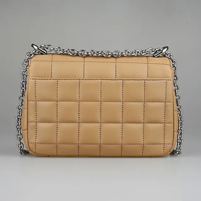 【Michael Kors】MICHAEL KORS SoHo絎縫設計羔羊皮推釦式鍊帶斜背包(小/駱駝棕)