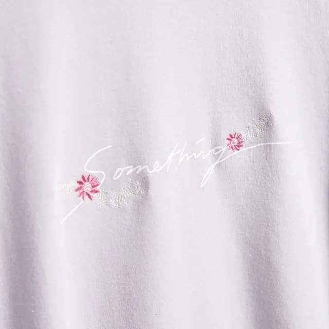 【SOMETHING】女裝 基本繡花LOGO短袖T恤(粉紫色)