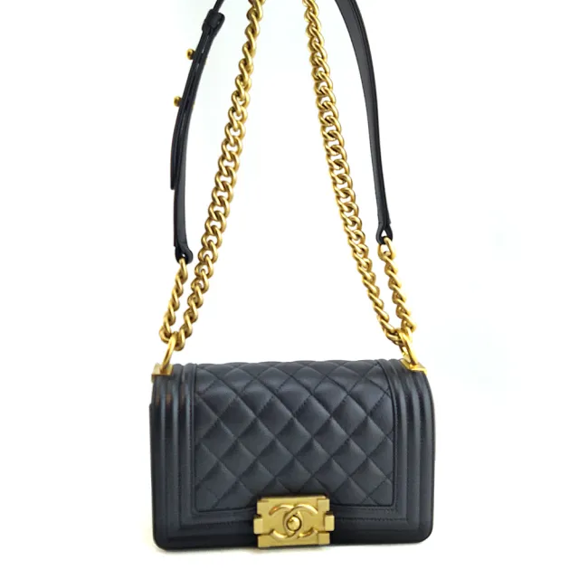 【CHANEL 香奈兒】黑色菱格紋牛皮金鍊肩背斜背20公分BOY包(展示品)