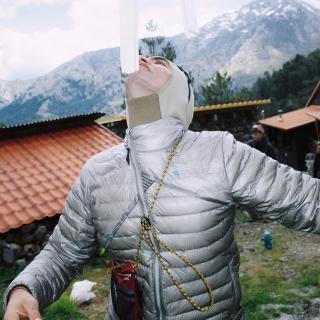 【Klattermusen】男 Ra 保暖羽絨連帽外套(戶外運動/休閒旅遊/防風保暖/登山健行/日常穿搭/KM10533)