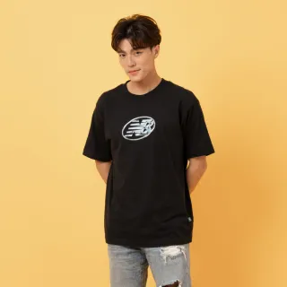 【NEW BALANCE】NB 圖案短T/短袖上衣_MT53949BK_男性_黑色(美版 版型偏大)