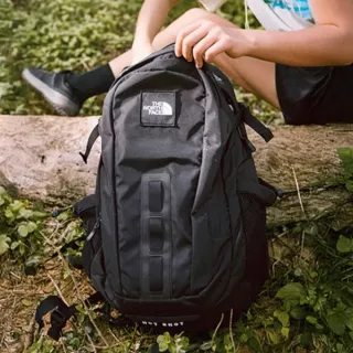 【The North Face 官方旗艦】北面男女款黑色多隔層舒適背負後背包｜3KYJ53R(筆電包/登山包)