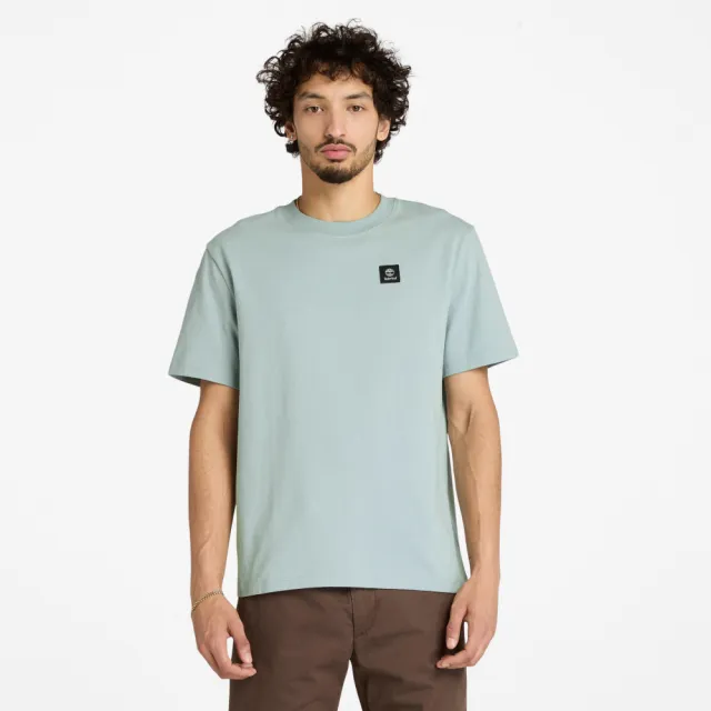 【Timberland】男款藍銀色徽章LOGO短袖T恤(A42P5EYM)