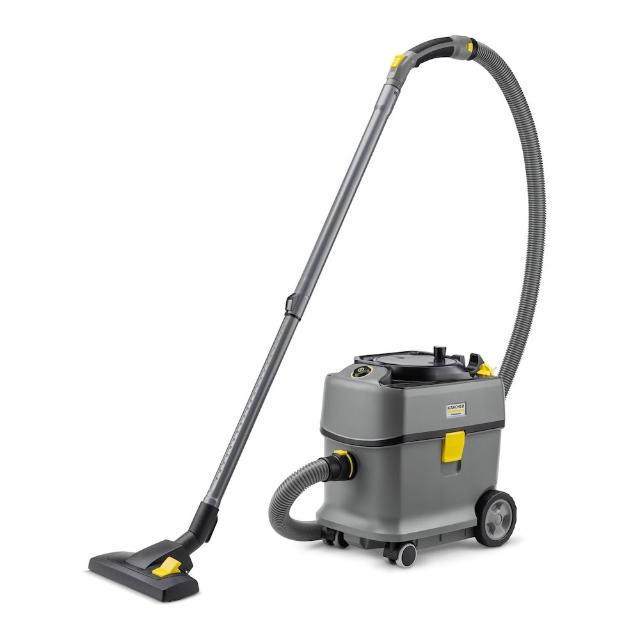 KARCHER 凱馳 T12 手持式吸塵器，採用有線設計，電線長達12公尺，方便大範圍清潔。12L 大容量可洗式集塵筒，輕鬆處理灰塵髒物。配備 HEPA 濾網及地板/地毯兩用地刷，灰色系時尚外觀，尺寸 340 x 315 x 410 mm，重量僅 6.6 公斤（不含配件）。110V 電壓，1 年保固，BSMI 許可字號 R51323，適閤家庭及商用清潔需求。
