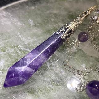【Cozy 世界水晶原礦與茶】紫水晶靈擺 40-2(探索靈性境界天然水晶靈擺的神奇力量與運用)