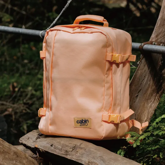 【CabinZero】英國輕旅登機後背包44L(防水包 大容量 防潑水 登山 登機旅行袋)