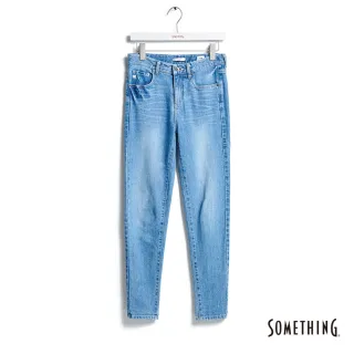 【SOMETHING】女裝 修身提臀窄管丹寧直筒蜜桃褲(拔洗藍)