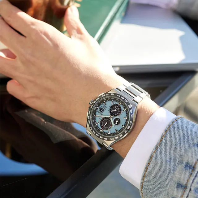 【CITIZEN 星辰】光動能電波萬年曆鈦金三眼計時手錶-43.5mm/湖水藍 父親節 送禮(AT8238-84M)