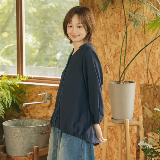 【MOSS CLUB】假兩件下襬抓皺V領襯衫(藍 白 卡/魅力商品)