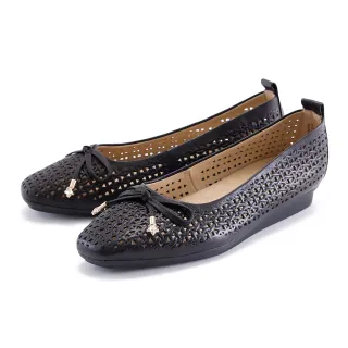 【DIANA】星星飾釦蝴蝶結真皮簍空平底鞋(黑色)