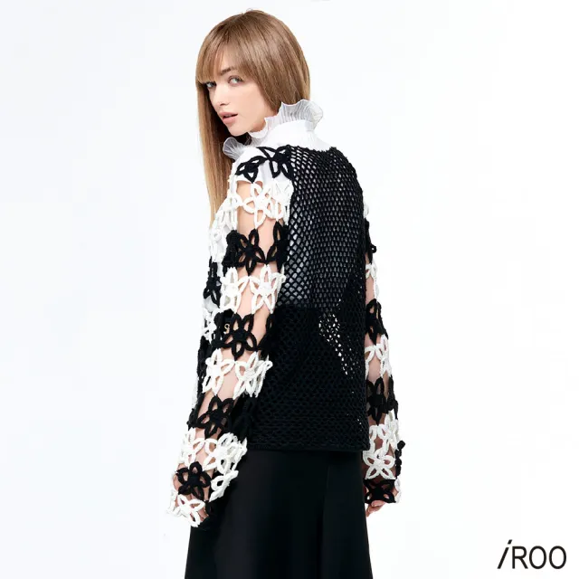 【iROO】配色手勾花卉針織上衣