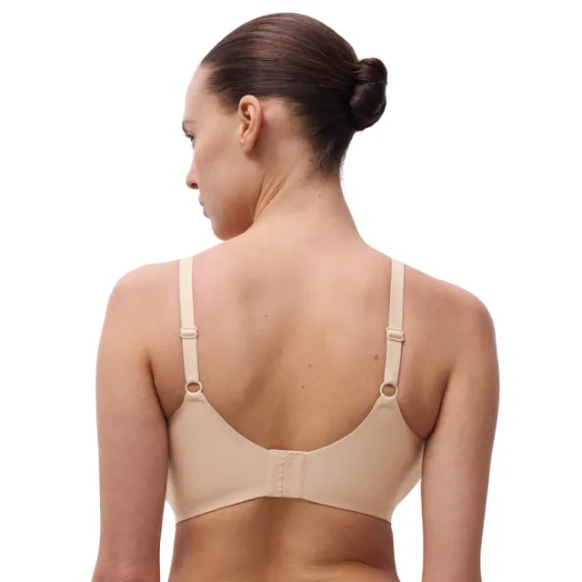 【Chantelle 仙黛爾】Soft Stretch Power.無痕 提托集中 無鋼圈 高強度運動女內衣 黑膚.26BQB_01N(V領背勾)