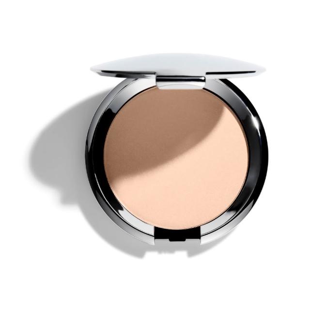 香緹卡清透粉餅為輕盈質地,提供自然透亮的底妝效果,適合日常使用。其獨特配方能長時間持妝,不易脫妝或斑駁,同時保持肌膚呼吸感,讓妝容更輕盈服帖。 CHANTECAILLE香緹卡 清透粉餅