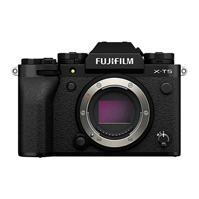  FUJIFILM 富士 X-T5 微單眼相機，搭載 APS-C 片幅 CMOS 影像感應器，有效畫素達 4020 萬，提供高解析度影像品質。3.0 吋以上翻轉式可觸控螢幕，ISO 範圍最高 25600 以上，適合低光拍攝。最快快門速度 1/32000 秒，視平式電子觀景器視野率 100%。機身輕巧約 476g，尺寸 129.5 x 91 x 63.8mm，支援 SD/SDHC/SDXC 儲存。黑色款式，12 個月保固，BSMI 許可字號 D33B24，平行輸入來源，專業級創意拍攝利器。 