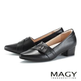 【MAGY】真皮復古斜帶釦V口尖頭粗跟鞋(黑色)