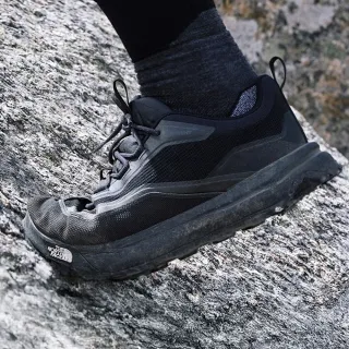 【The North Face】北面男女款黑色DRYVENT防水登山鞋｜8D97KX7(健行鞋)