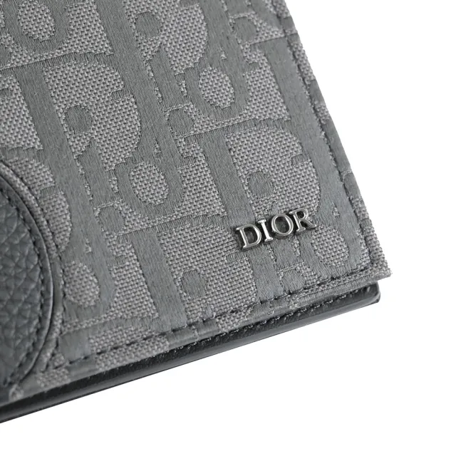 【Dior 迪奧】經典LOGO緹花牛皮拼接雙層8卡對折短夾(灰綠)