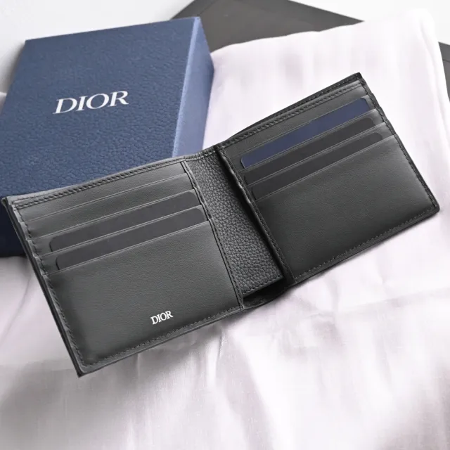 【Dior 迪奧】經典LOGO緹花牛皮拼接雙層8卡對折短夾(灰綠)