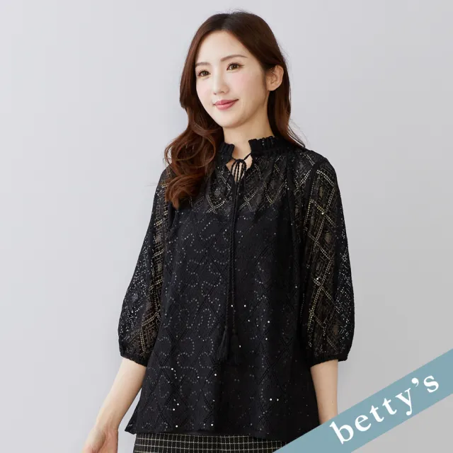 【betty’s 貝蒂思】出清品  菱格紋亮片蕾絲綁帶上衣(黑色)