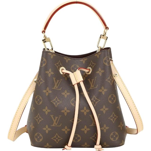 LV LOUIS VUITTON路易威登 M46581 NeoNoe BB 老花帆布手提/肩背束口水桶包 LV LOUIS VUITTON 路易威登 M46581 NeoNoe BB 老花帆布水桶包,全新未使用,咖啡色系設計,結合帆布與牛皮材質,內裡為微纖維襯裡,提供2個內部夾層與1個內袋,短背帶約27公分(可拆)、長背帶約68~116公分(可拆、可調),適合手提或肩背,男女性皆可使用,真品來自義大利平行輸入,品質保證。