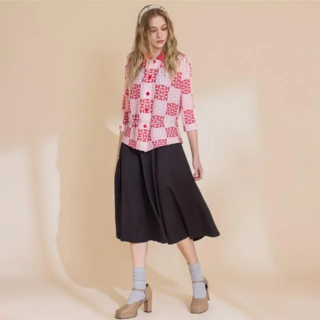 【YUTZUYA 優姿雅】青春蜜桃色窗花圖騰寬版壓褶外套(三宅風/高彈壓褶/七分袖/襯衫上衣/印花/開襟圓釦)