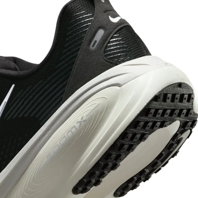 【NIKE 耐吉】男慢跑鞋 NIKE VOMERO 18 邁柔 氣墊 黑(HM6803007)