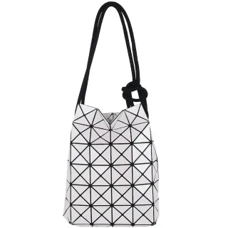 【ISSEY MIYAKE 三宅一生】BAOBAO 亮面方格6x6繩結側肩/斜背水桶包(白色)
