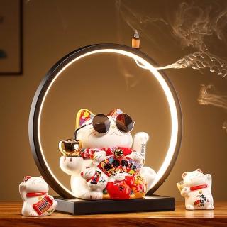 【Loha 樂活家】招財貓擺飾 LED燈圈 倒流香擺件(香爐 燈圈 實木底座 陶瓷招財貓 搖手招財貓 風水招財擺飾)