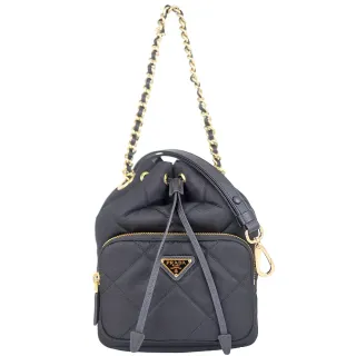 【PRADA 普拉達】菱格尼龍三角標誌手提/水桶包(黑色/小)