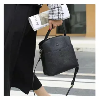 R.neTs 時髦荔枝紋牛皮大容量水桶包