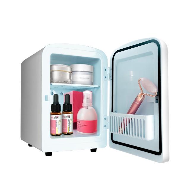  Ms.elec米嬉樂 迷你美容小冰箱 UC-001，專為臉部保養設計，採用冷熱雙功能，可冷卻舒緩肌膚或溫熱促進吸收。小巧尺寸 290x265x190mm，重量僅2700g，白色系外觀適合居家使用。插電式電源，附USB連線線，中國製造，保固1年。完美保養工具，讓肌膚隨時冰鎮或熱敷，維持水潤光澤。 