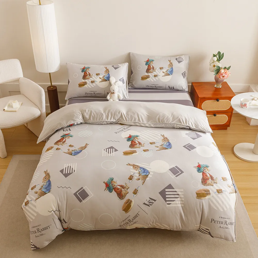【PETER RABBIT】比得兔與V&A博物館 床包兩用被組-任選(雙人尺寸/正版授權/兩用被/床包/四件組)