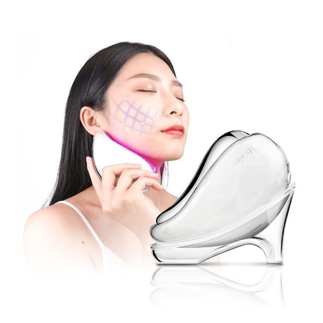 體驗 Ms.elec 米嬉樂 CH-003 冰熱輪廓緊緻儀的革命性護膚科技！透過 45℃ 深層溫熱活力，加強精華吸收，提升肌膚活力；12℃ 恆冰鎖水功能，緊緻毛孔並鎖住保濕；結合逆齡動態舒緩波，有效提升臉部輪廓曲線，讓肌膚年輕緊實。適合日常逆齡保養，輕鬆在家享受專業級冰熱美容儀效果，完美解決臉部鬆弛、毛孔粗大問題，是家用輪廓緊緻的最佳選擇。