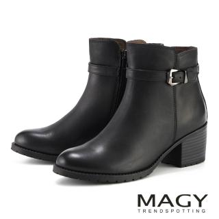 【MAGY】光澤感打蠟牛皮釦飾中跟短靴(黑色)