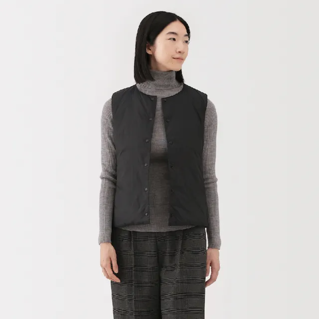 【MUJI 無印良品】女輕量羽絨可攜式無領背心(薰衣草紫/黑色/淺米/煙燻粉/深棕)