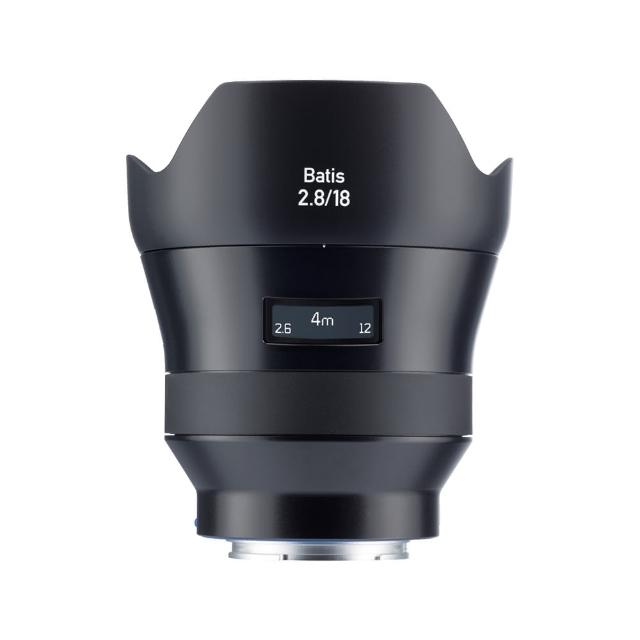 ZEISS 蔡司 Batis 2.8/18 廣角定焦鏡頭,專為 SONY E-Mount 全片幅相機設計,提供 18mm 焦距與 f/2.8 – f/22 大光圈,11 片 10 組鏡片結構確保優異畫質與邊緣銳利度。重量約 330g,濾鏡尺寸 M77 x 0.75,適合風景、建築與室內攝影。公司貨提供 36 個月以上保固,專業廣角鏡頭首選。 ZEISS蔡司 Batis 2.8/18