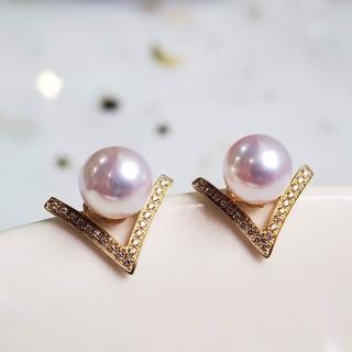 【La Corser】8.5-9mm 日本 Akoya 天然海水珍珠 耳釘耳飾 V型設計 18K金 正圓珍珠 天女級 優雅百搭