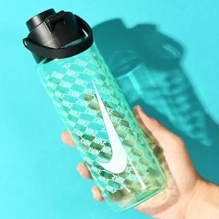 【NIKE 耐吉】TR湖水綠色運動水壺 24OZ/700ml 手提冷水壺水瓶 健身重訓高蛋白乳清搖搖杯(N101380436724)