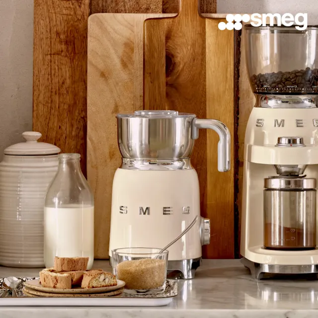 【SMEG】義大利電動奶泡機-奶油色(MFF11CRUS)