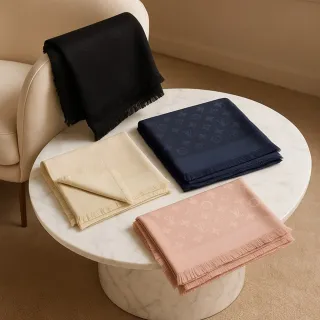 【Louis Vuitton 路易威登】經典MONOGRAM羊毛絲綢披肩/圍巾142 x 142 cm(多色任選)