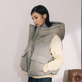 【gozo】霧綠大口袋立體廓型連帽羽絨背心(綠色)