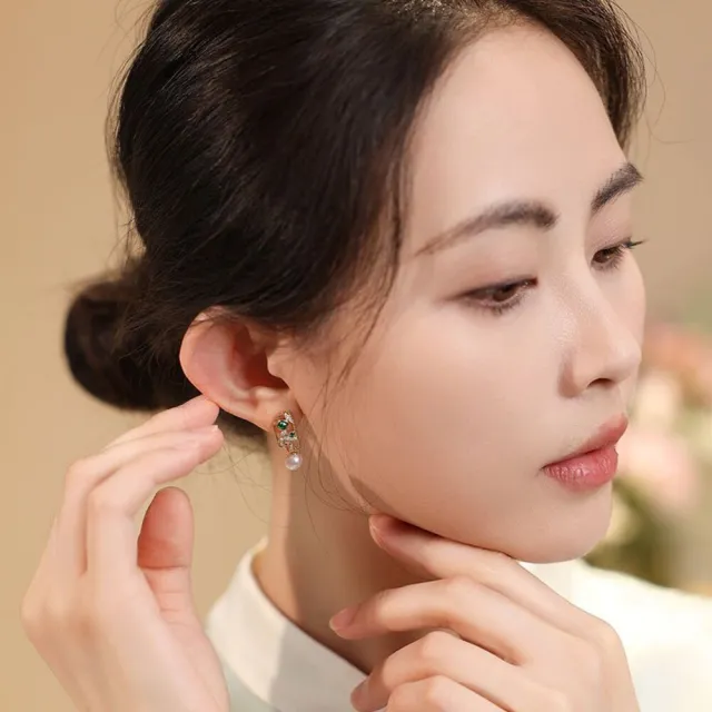 【海斯珠寶】小軒窗系列 18K金竹葉新中式耳環 0.16ct 哥倫比亞糖塔祖母綠 5.5-6mm 日本Akoya珍珠