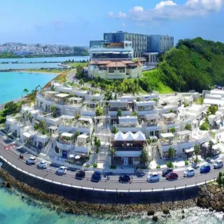 【喜鴻假期】【沖繩輕鬆玩４日】世界遺產首里城跡、小希臘瀨長島、系滿漁市場、美國村、波上宮祈福