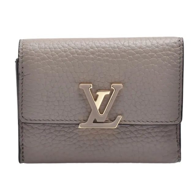 【Louis Vuitton 路易威登】M68747 經典Capucines XS 系列粒面皮革LV標誌暗扣短夾(灰色)