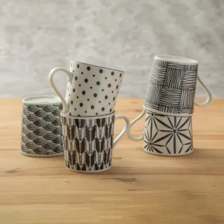 【LohasPottery 陸寶】日本製 美濃燒 komon 經典和風立體浮雕釉面 380ml馬克杯(日式陶瓷杯 咖啡杯 茶杯)