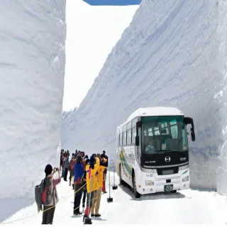 【喜鴻假期】【高雄出發．經典黑部立山雪牆５日】白川鄉合掌村、上高地、飛驒高山老街、童話根草屋