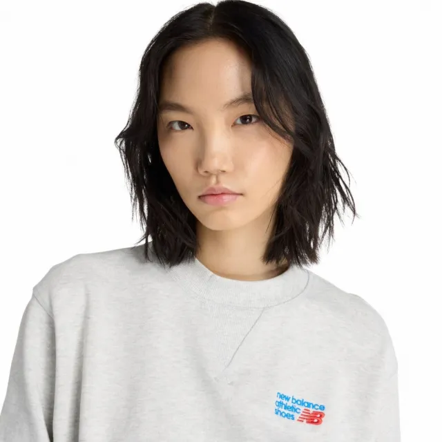 【NEW BALANCE】NB 長袖上衣 女 大學T 短版 寬鬆版型 美規 灰 WT53507AHH